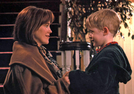 Маколей Калкин почтил память своей «мамы» по съемочной площадке