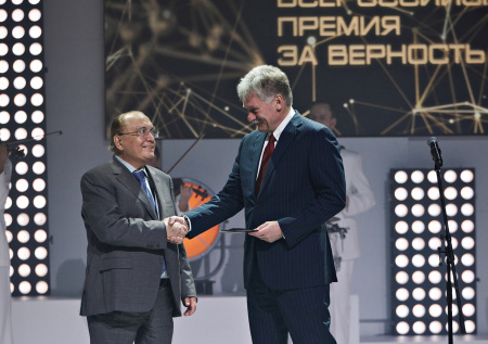 Более двух тысяч заявок подано на премию «За верность науке»