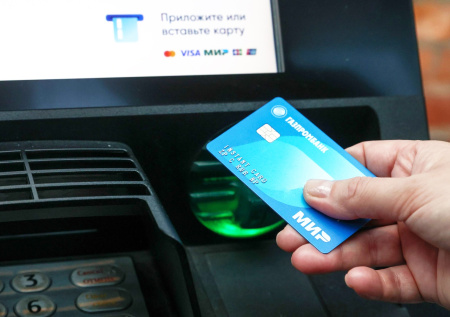 IT-эксперт оценил запрет банкам выдавать свыше десяти карт в одни руки