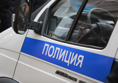Юные россиянки заставили семилетнего мальчика встать на колени