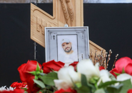 Вандалы осквернили могилу Паши Техника
