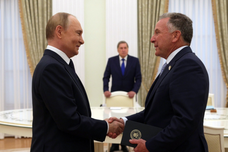 Владимир Путин во время встречи со спецпосланником президента США Стивеном Уиткоффом
