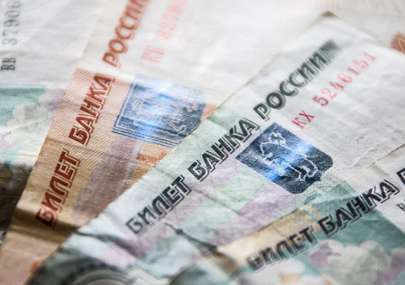 Россиянка заработала почти миллион рублей на несуществующем ребенке