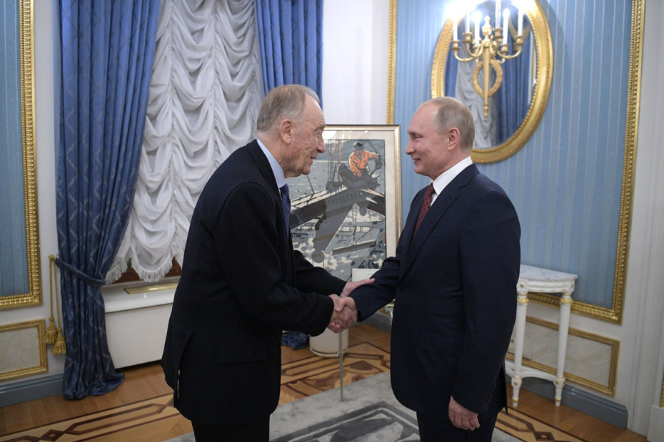 Владимир Путин поздравляет композитора, народного артиста СССР Родиона Щедрина с 85-летием. 16 декабря 2017 года