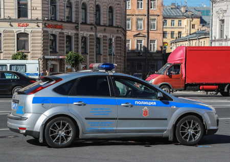 Полиция Петербурга изъяла из машин мигрантов 32 свертка с наркотиками