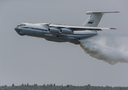 Ил-76 привлекли к тушению пожара в Геленджике