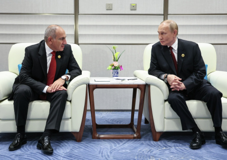 Встреча Путина и Пашиняна на полях ШОС попала на видео