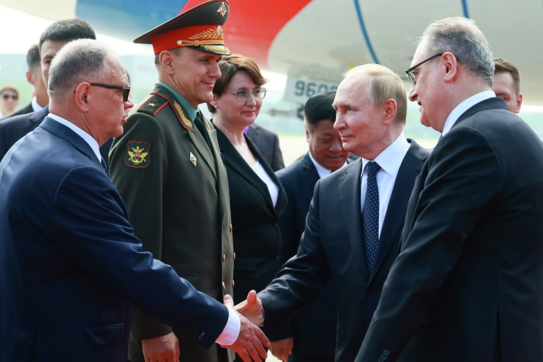 Владимир Путин прибыл в аэропорт Биньхай города Тяньцзинь в КНР