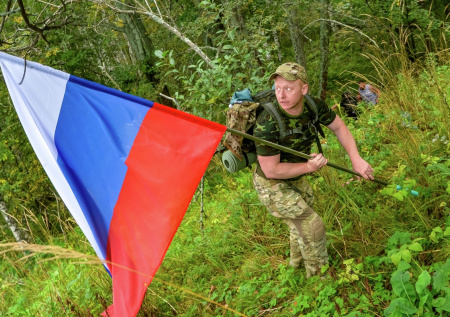 Водруженный на телевышку флаг России в Купянске попал на видео