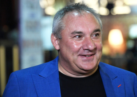 Брак с Голубкиной, скандал в Латвии, тайная дочь: как живет Николай Фоменко