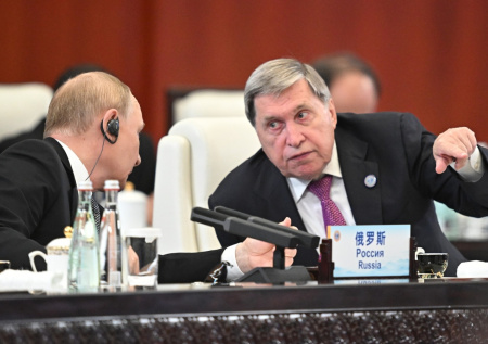 Ушаков ответил на вопрос о встрече Зеленского с Путиным и Трампом