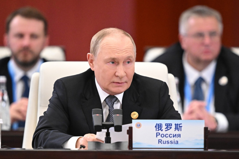 Владимир Путин на заседании Совета глав государств — членов ШОС