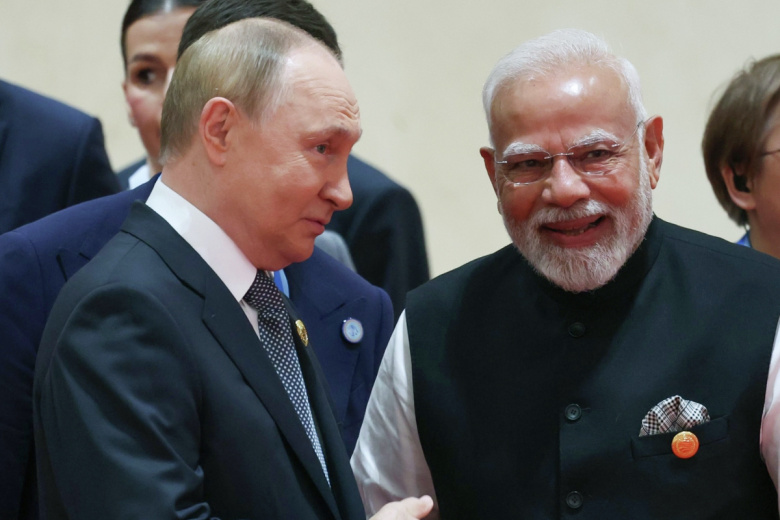Владимир Путин и премьер-министр Индии Нарендра Моди (справа)