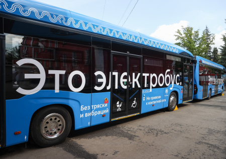 Электробус насмерть сбил женщину на востоке Москвы