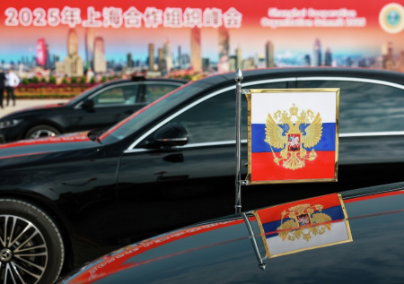 Песков объяснил появление китайских номеров на машине Путина в КНР