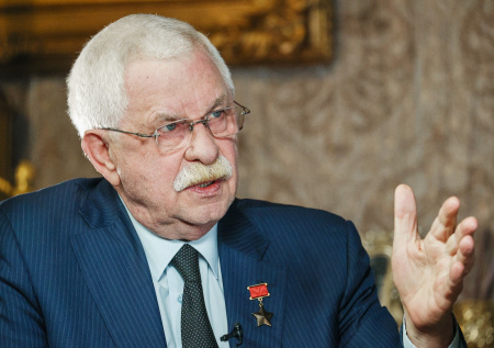 «Конституцию 1993 года писали в США»: Руцкой о стране и обществе