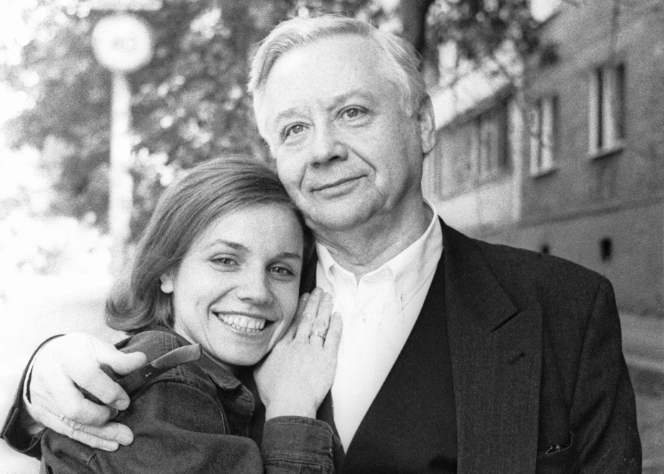 Олег Табаков и актриса театра «Табакерка» Марина Вячеславовна Зудина. Примерная дата 1994 год