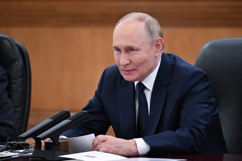 Владимир Путин во время российско-китайских переговоров в Пекине