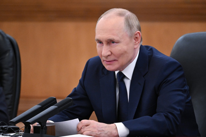 Владимир Путин на российско-китайских переговорах