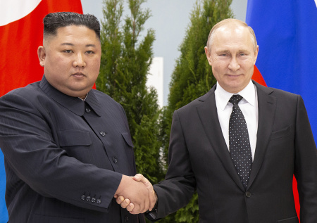 В Кремле раскрыли, с кем будет Путин на параде в Пекине