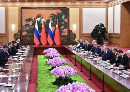 Путин и Си Цзиньпин начали двусторонние переговоры в Пекине