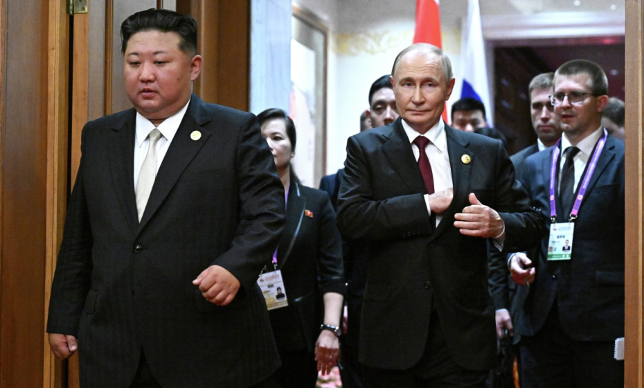 Владимир Путин и Ким Чен Ын перед началом встречи в Пекине