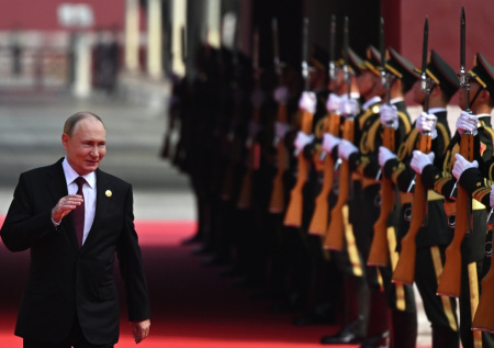 Ким на поезде, Путин на почетном месте: фото гостей парада Победы в Китае
