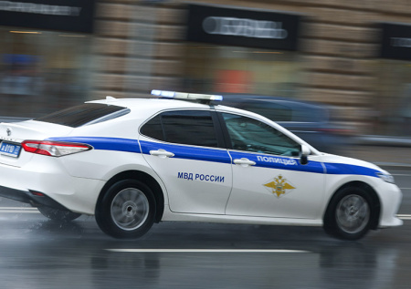 Облава на «резиновые» дачи с нелегалами в российском городе попала на видео