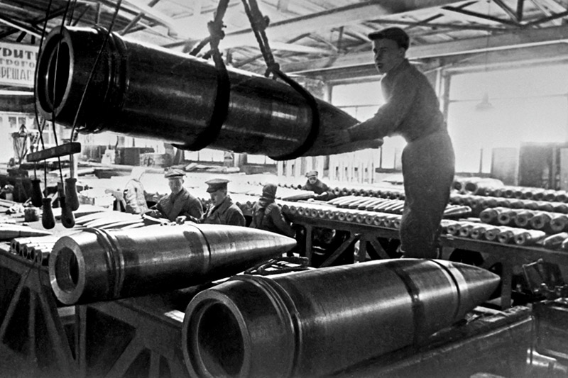 Производство снарядов на ленинградском заводе