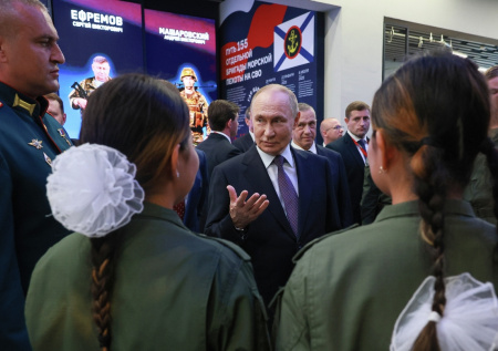 Путин первым посетил музей памяти легендарных морпехов во Владивостоке