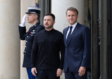 ЕС кинул, США ушли в сторону: Зеленский в панике после встречи в Париже