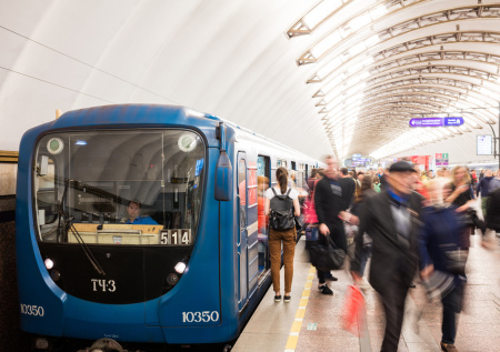 Масштабный сбой парализовал работу петербургского метро