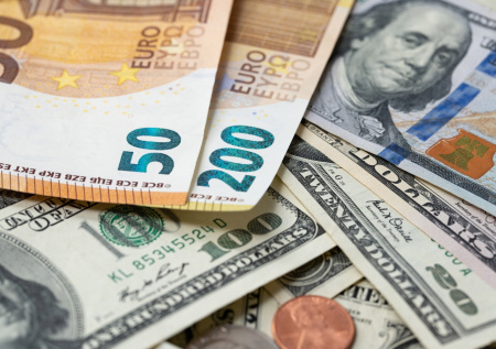 Крупнейшие российские экспортеры резко сократили продажи валюты