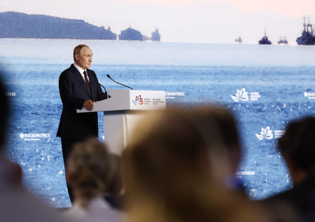 Путин поручил обеспечить мягкую и спокойную посадку российской экономике