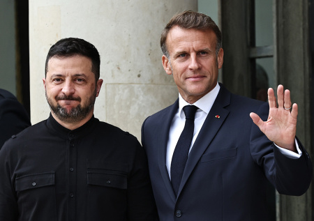 «Безумие»: во Франции осудили план Макрона по отправке военных на Украину