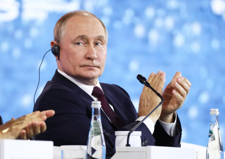 Стало известно, сколько россиян довольны работой Путина