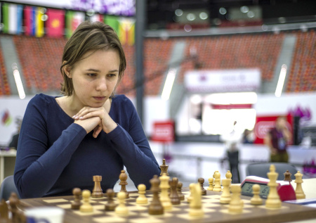 Украинская шахматистка отказалась жать руку россиянке на Grand Swiss
