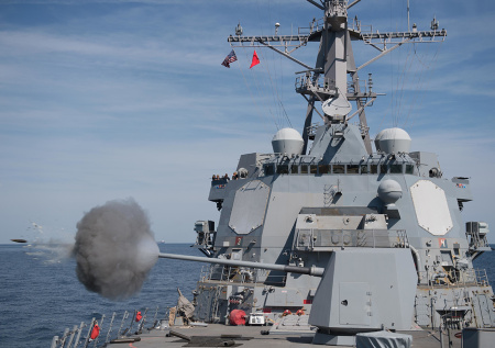 Военные самолеты Венесуэлы пролетели над кораблем ВМС США