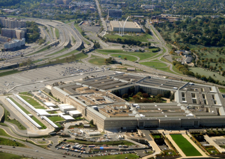 Чиновники США выступили против скандального переименования Пентагона