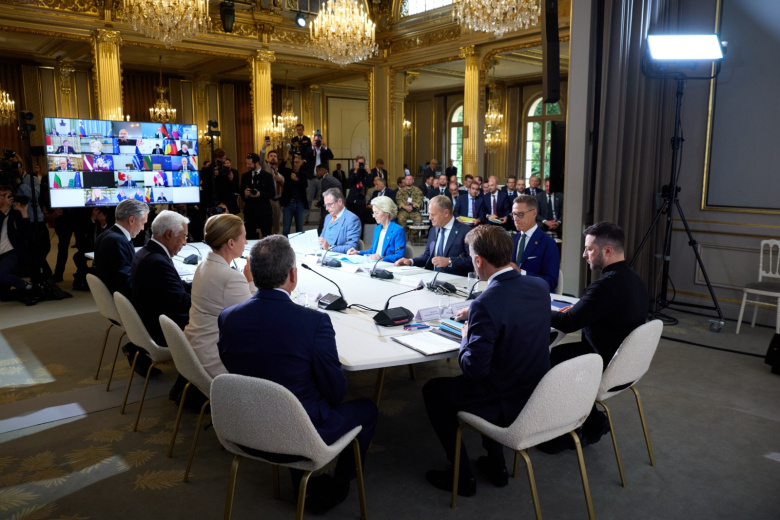 Владимир Зеленский встречается в Париже с президентом Эммануэлем МАКРОНОМ и Коалицией желающих в Елисейском дворце в Париже