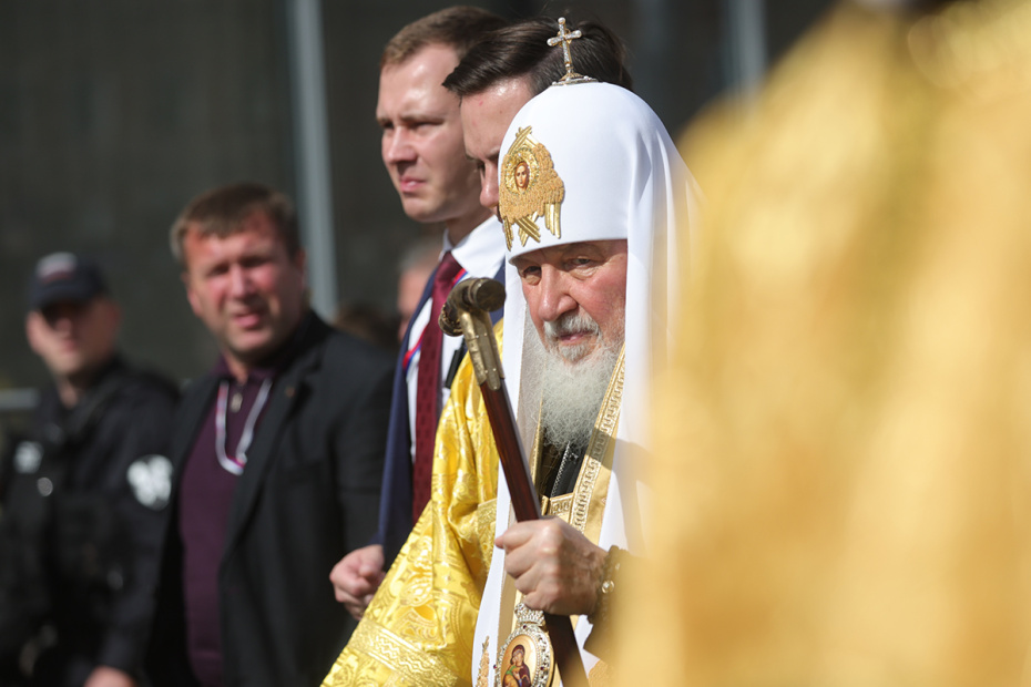 Патриарх Московский и всея Руси Кирилл во время крестного хода в день празднования Собора Московских святых