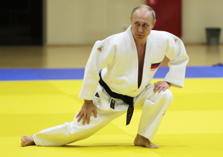 Спорт, сон, отдых: как Путину удается справляться со стрессом и нагрузками?