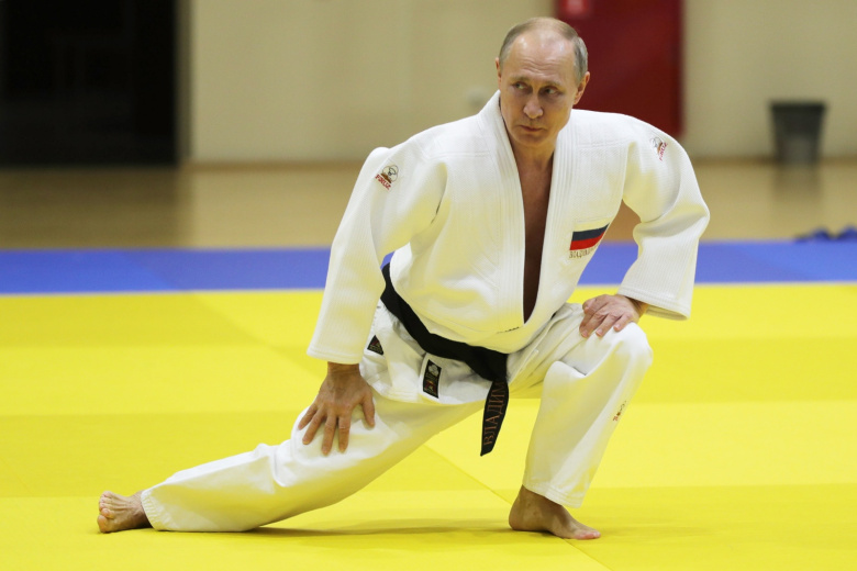 Владимир Путин во время тренировки со сборной России по дзюдо в спортивно-тренировочном комплексе «Юг-спорт»