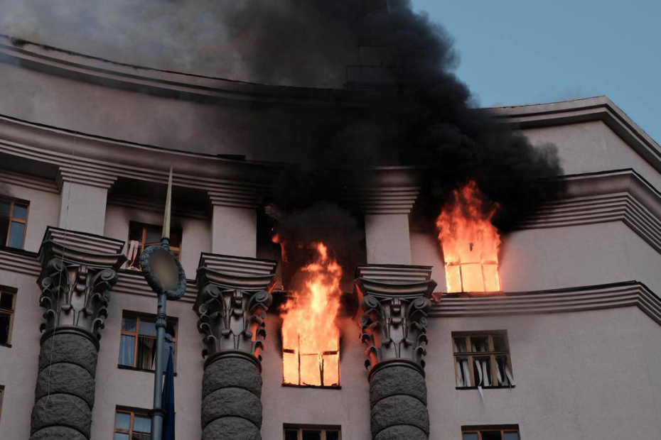 Пожар в здании украинского правительства в Киеве
