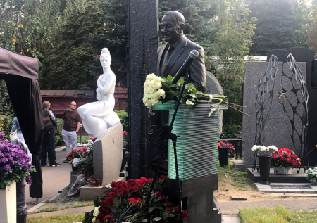 Назван единственный участник КВН, посетивший открытие памятника Маслякову