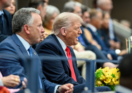 В Белом доме ответили на вопрос о таинственной голубой таблетке у Трампа