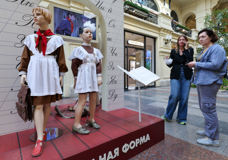 Эволюция школьной формы: в чем ходили на уроки наши мамы и бабушки