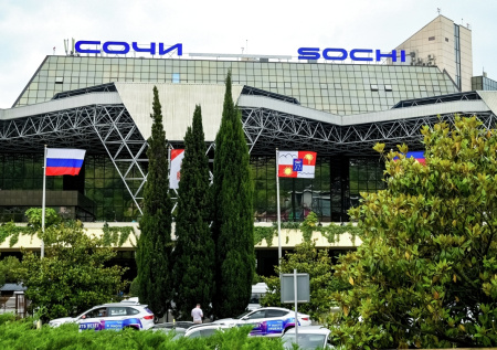 Ограничения в аэропорту Сочи обернулись задержками более 20 рейсов