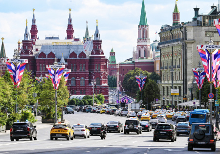 Москва празднует 878-летие: яркие фото, как украсили столицу ко Дню города
