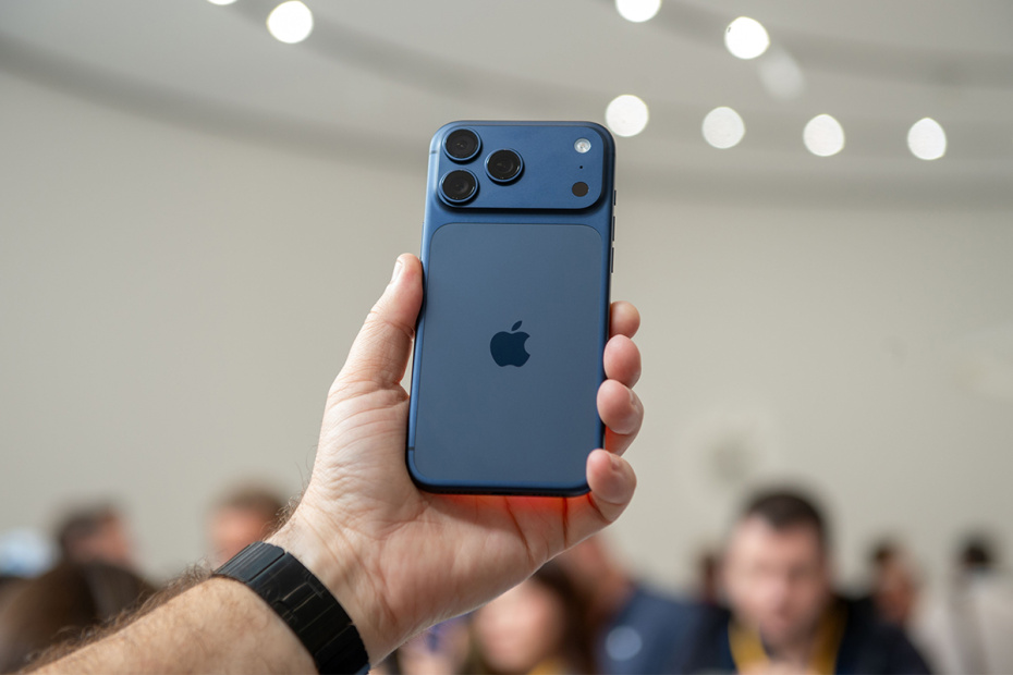 Новый iPhone 17 Pro на презентации Apple в Купертино
